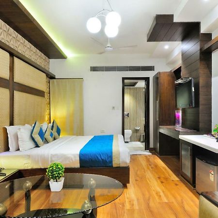 The Pearl Hotel New Delhi Exterior photo
