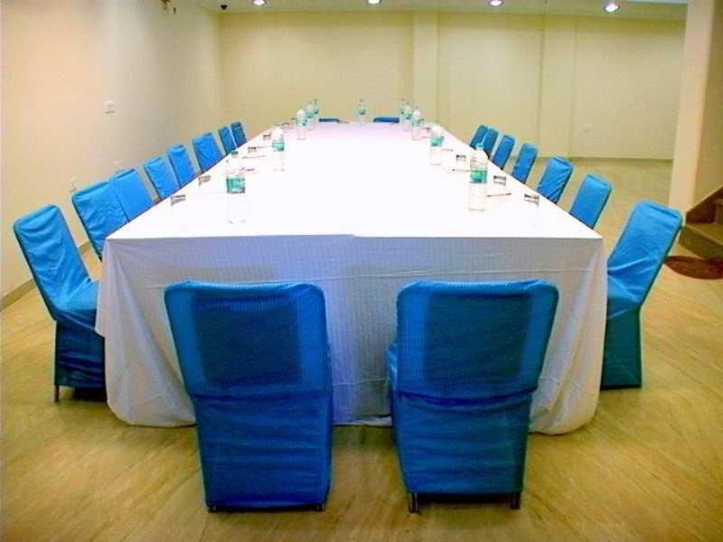 The Pearl Hotel New Delhi Exterior photo