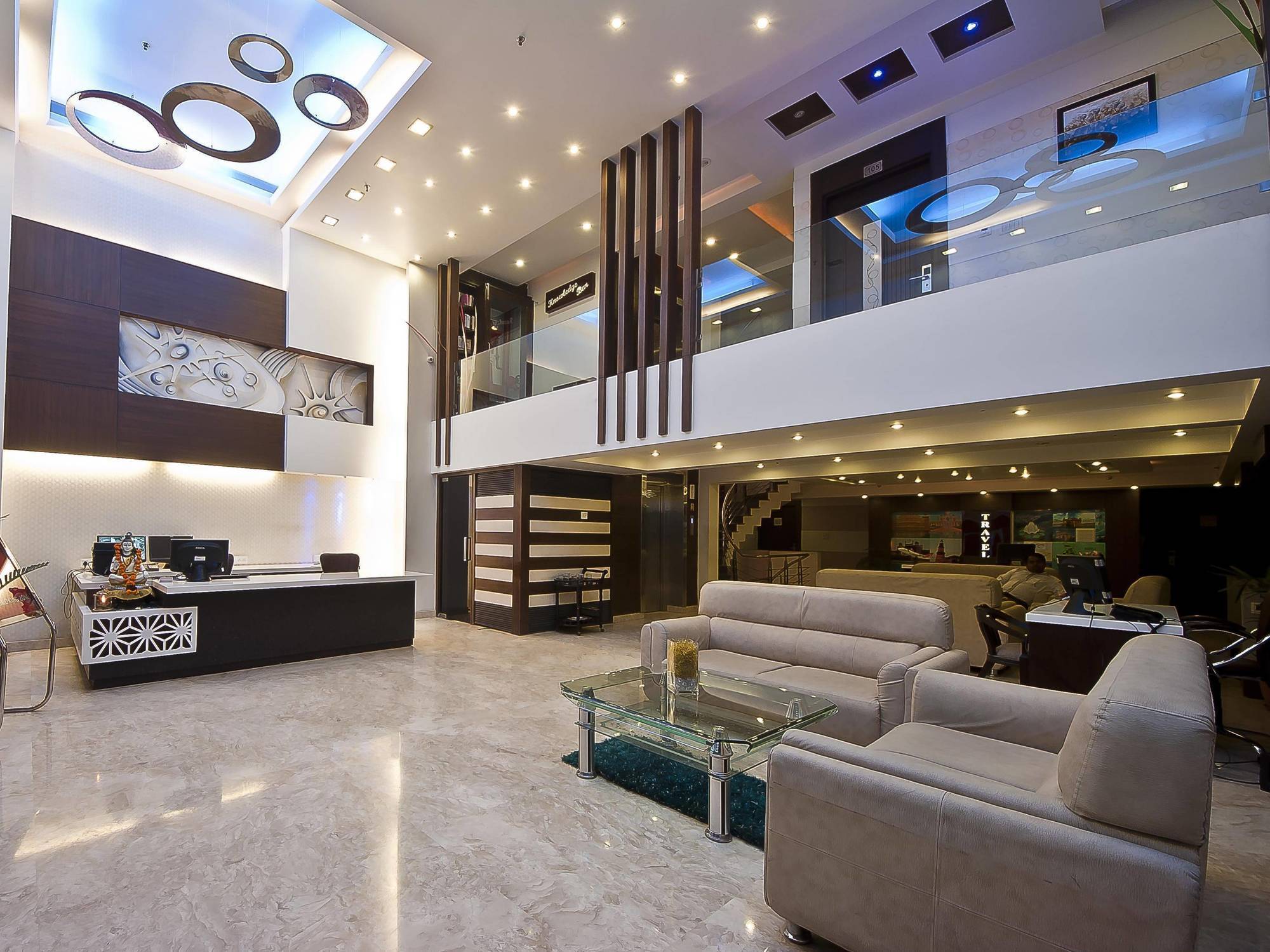 The Pearl Hotel New Delhi Exterior photo