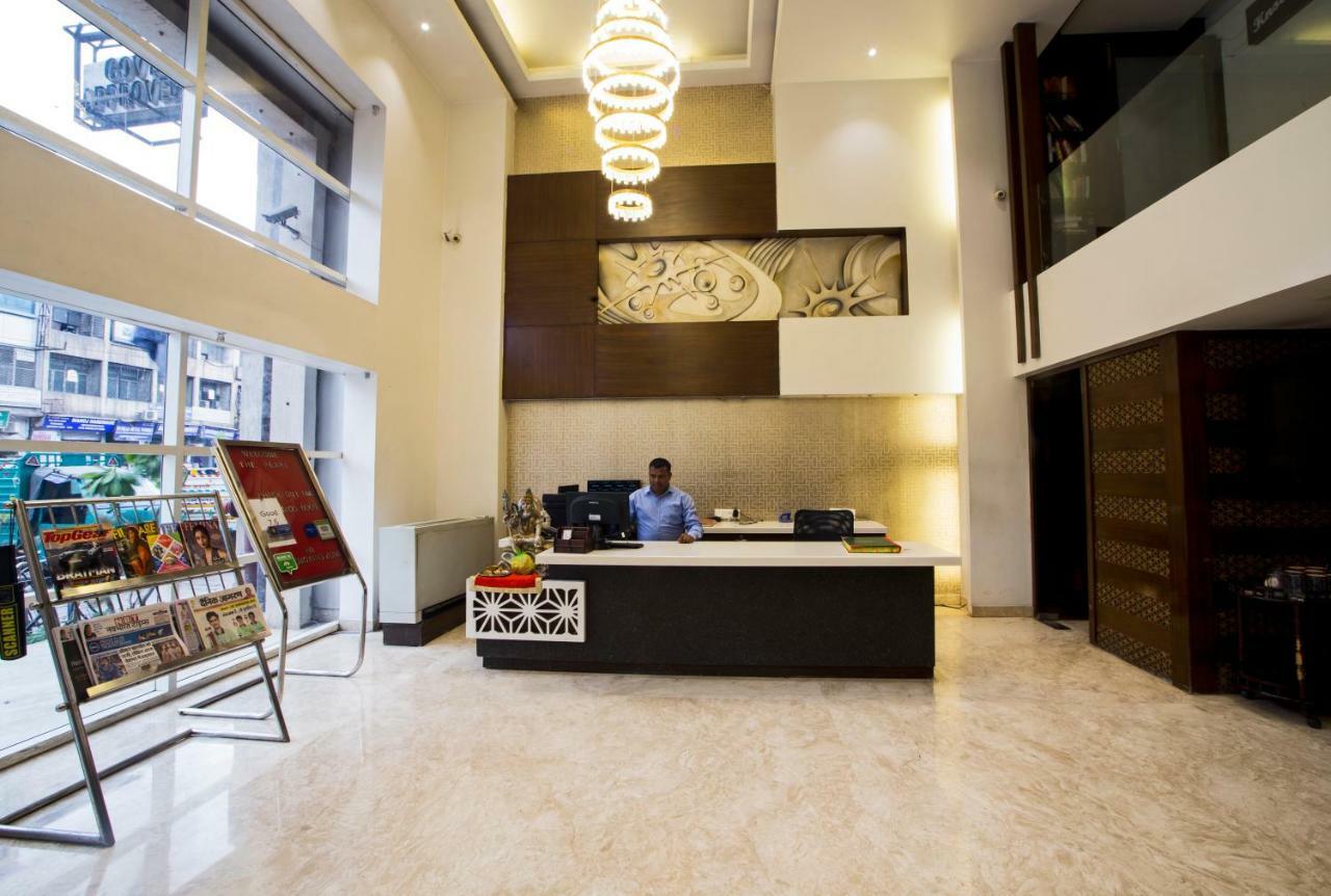 The Pearl Hotel New Delhi Exterior photo
