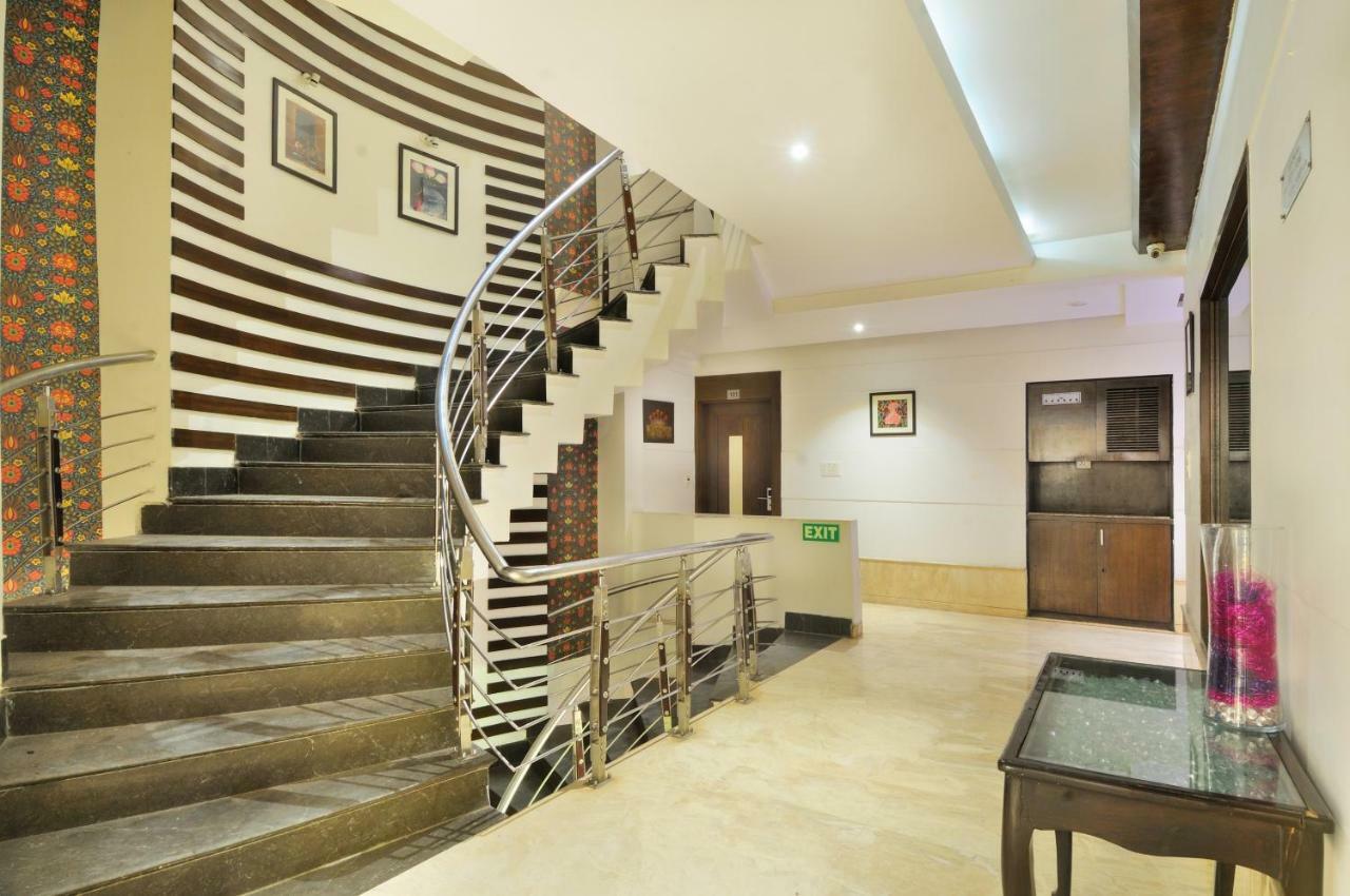 The Pearl Hotel New Delhi Exterior photo