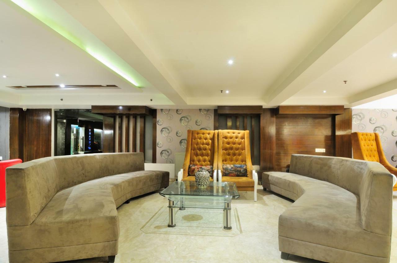 The Pearl Hotel New Delhi Exterior photo