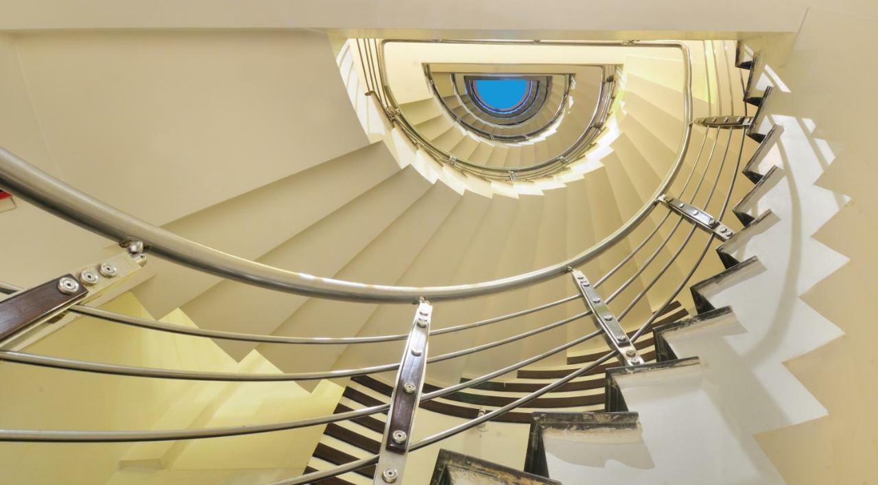 The Pearl Hotel New Delhi Exterior photo
