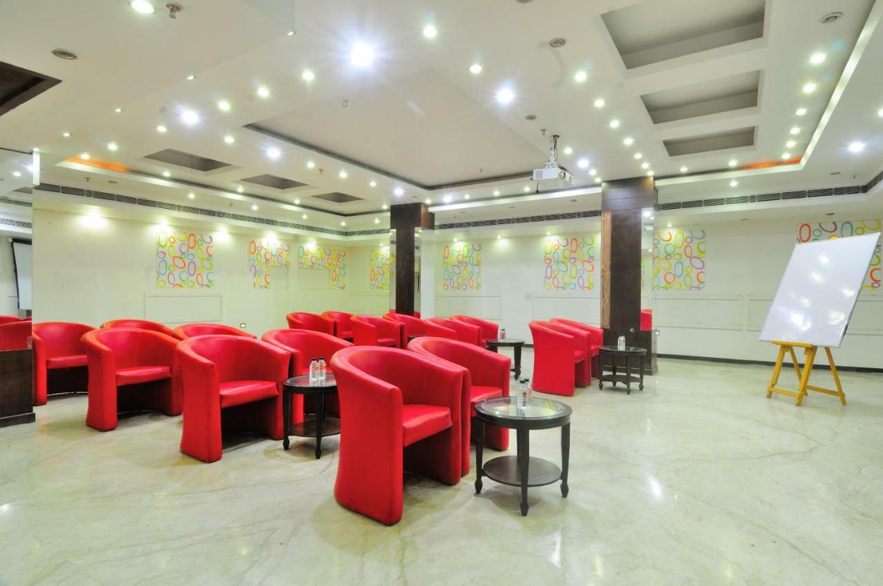 The Pearl Hotel New Delhi Exterior photo